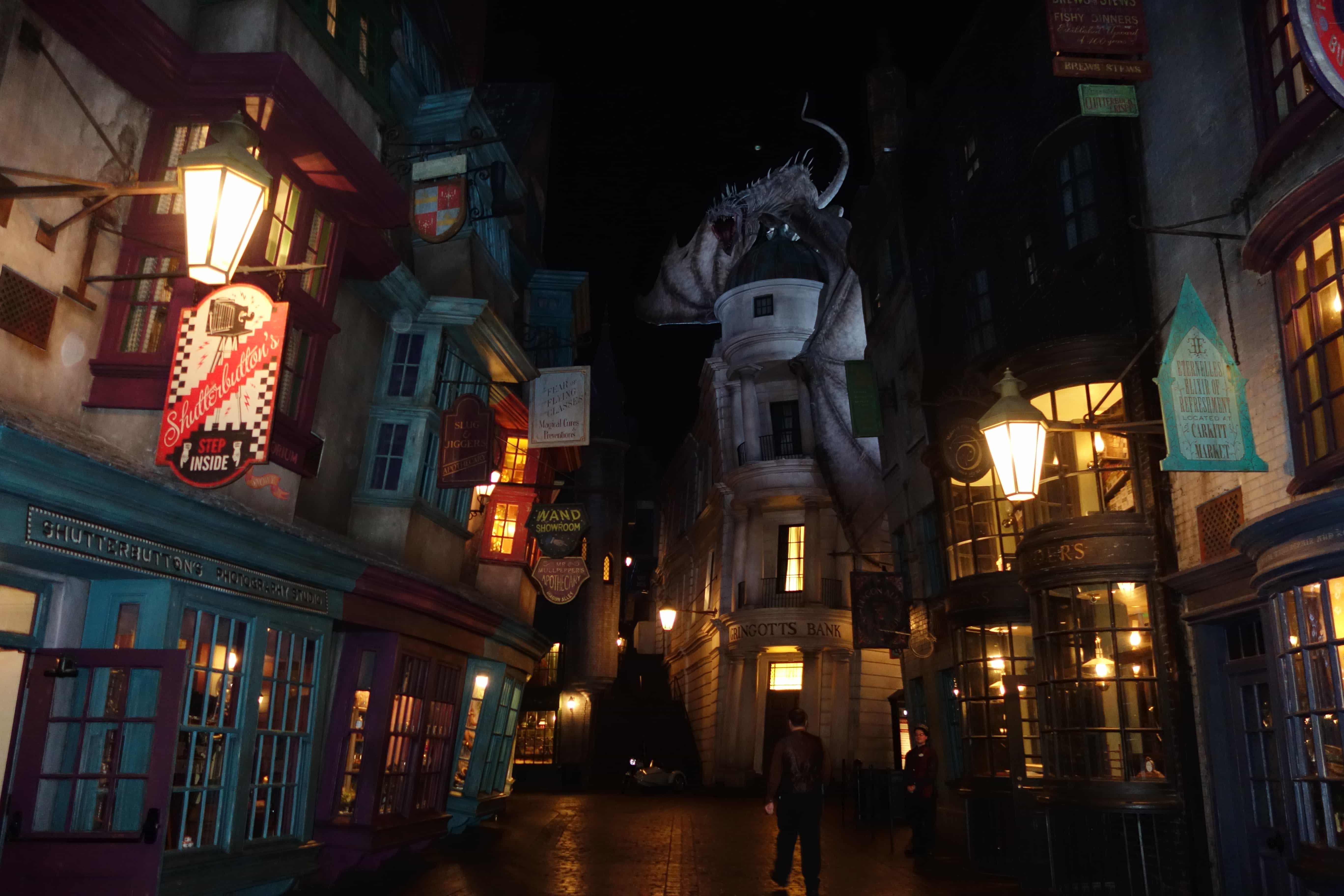 Wizarding world тест. Diagon Alley Гарри Поттер. Diagon Alley Harry Potter арт. Косая аллея Гарри Поттер Казань. Harry Potter Diagon Alley Box.