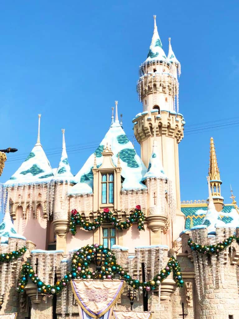 Why Disneyland? {My Top 10 Reasons to Visit Disneyland} – Dixie Delights