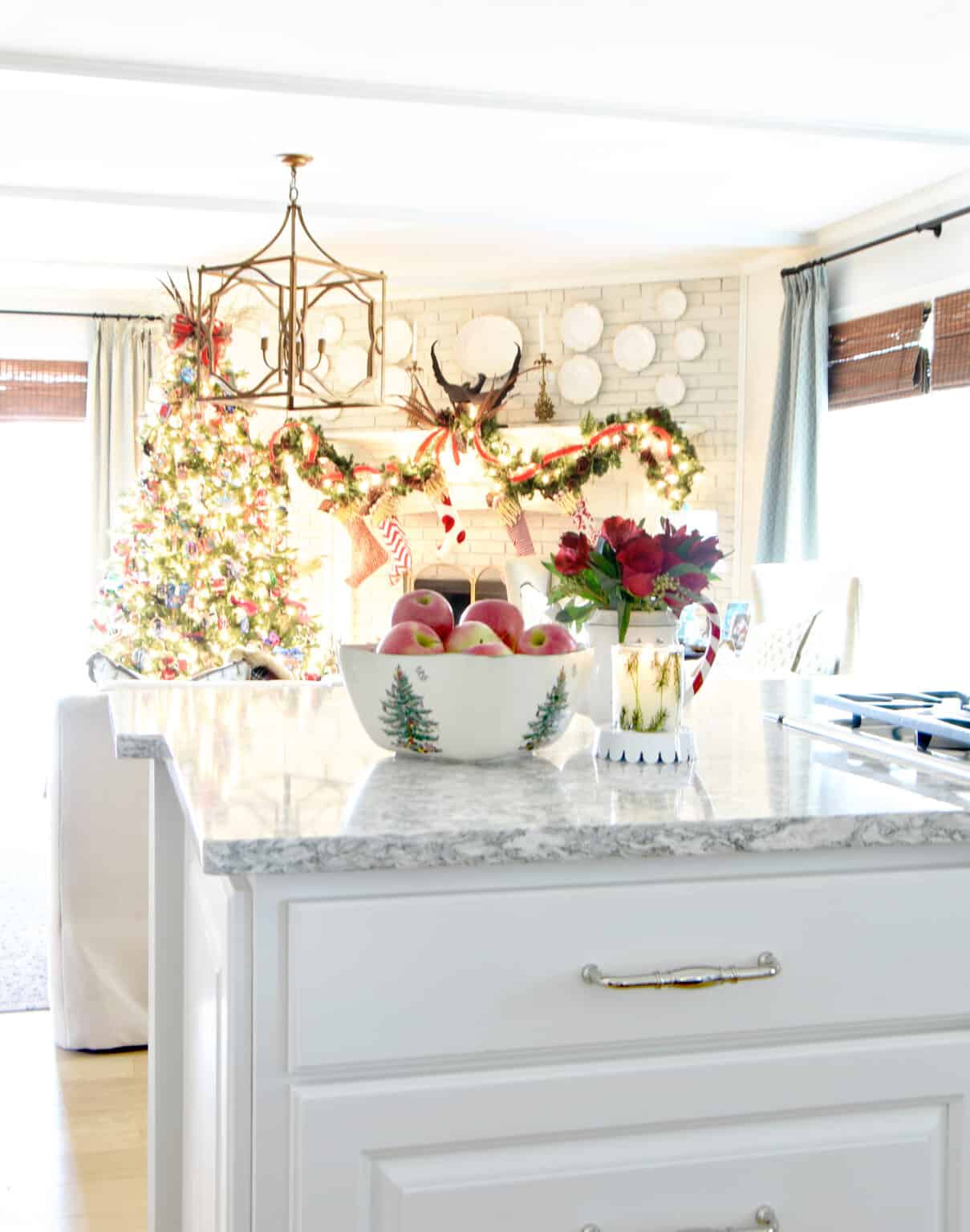 Holiday Home Tour 2019 {Kitchen, Mudroom & Powder Room} – Dixie Delights