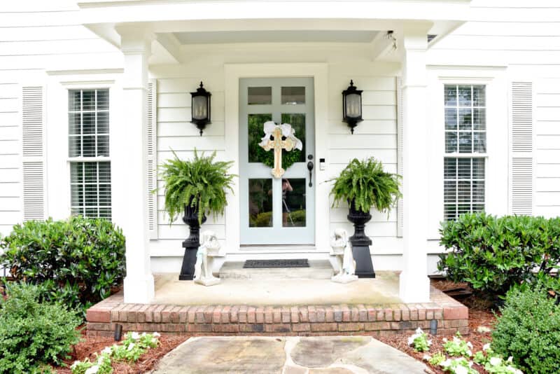 The Delightful Home {Exterior, Paint Colors + Landscape} – Dixie Delights