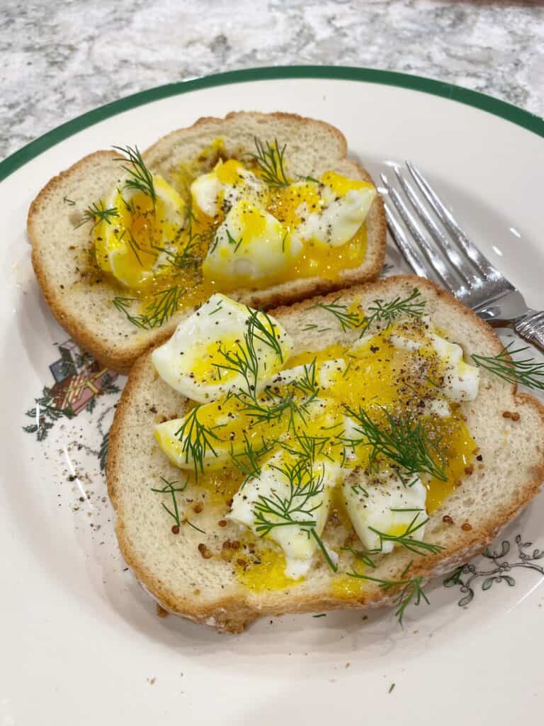 Sunday Breakfast {Smashed Eggs on Toast} – Dixie Delights