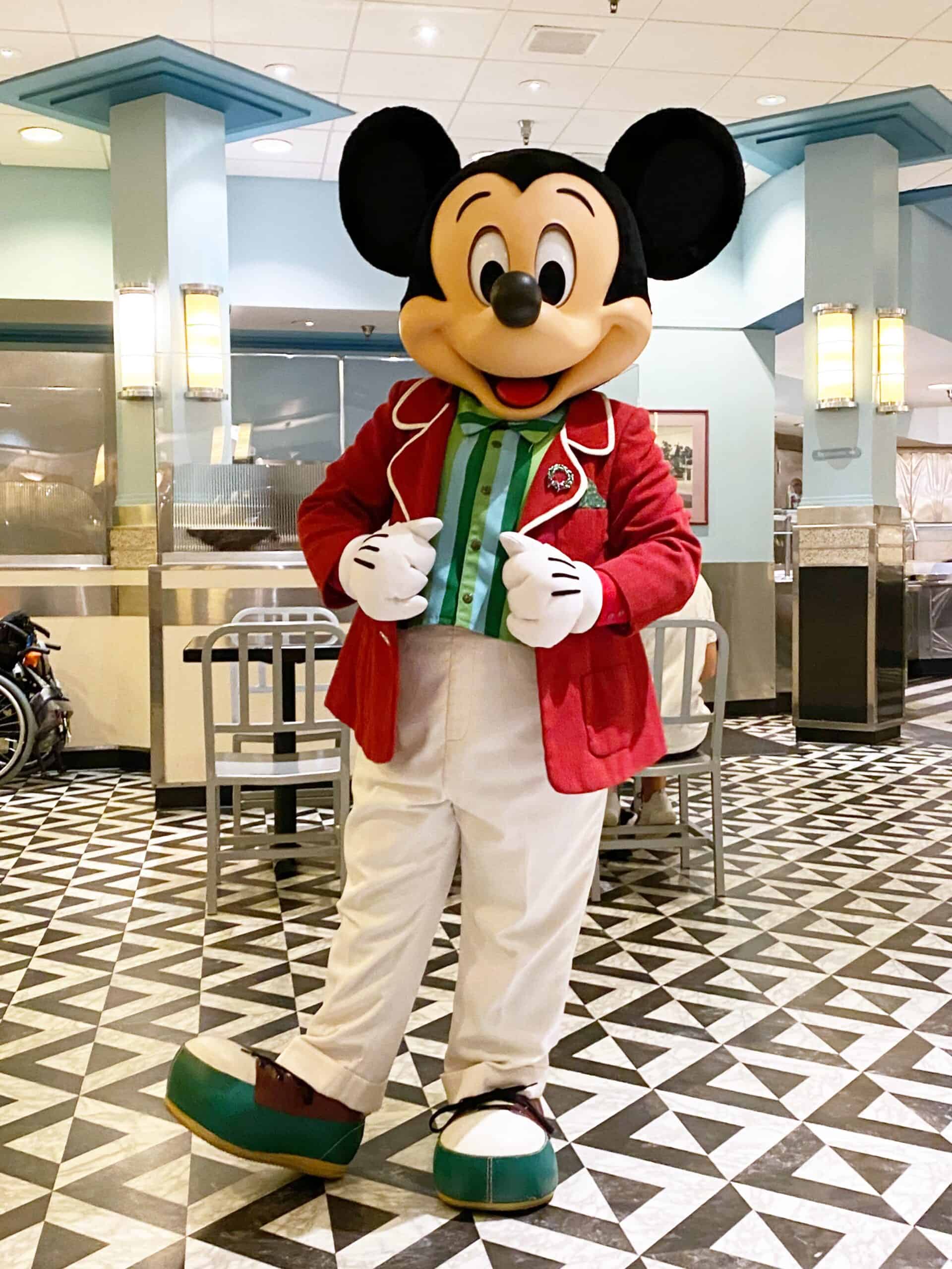 Minnie’s Holiday Dine at Hollywood & Vine in Disney’s Hollywood Studios ...