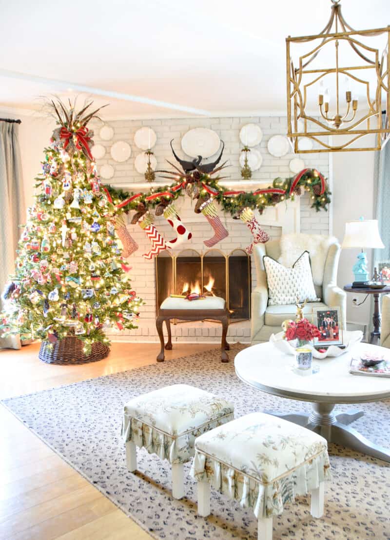 Classic Christmas Home Tour 2020 {Den + Powder Room} – Dixie Delights