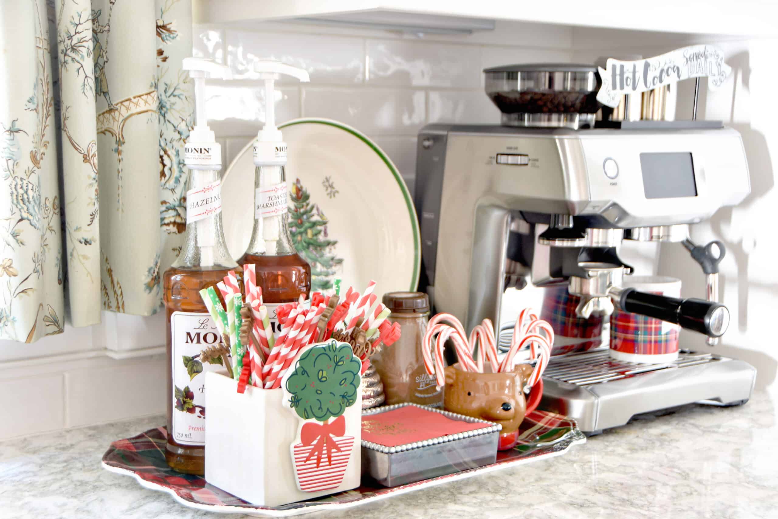 Classic Christmas Home Tour 2023 {Kitchen & Mud Room} – Dixie Delights