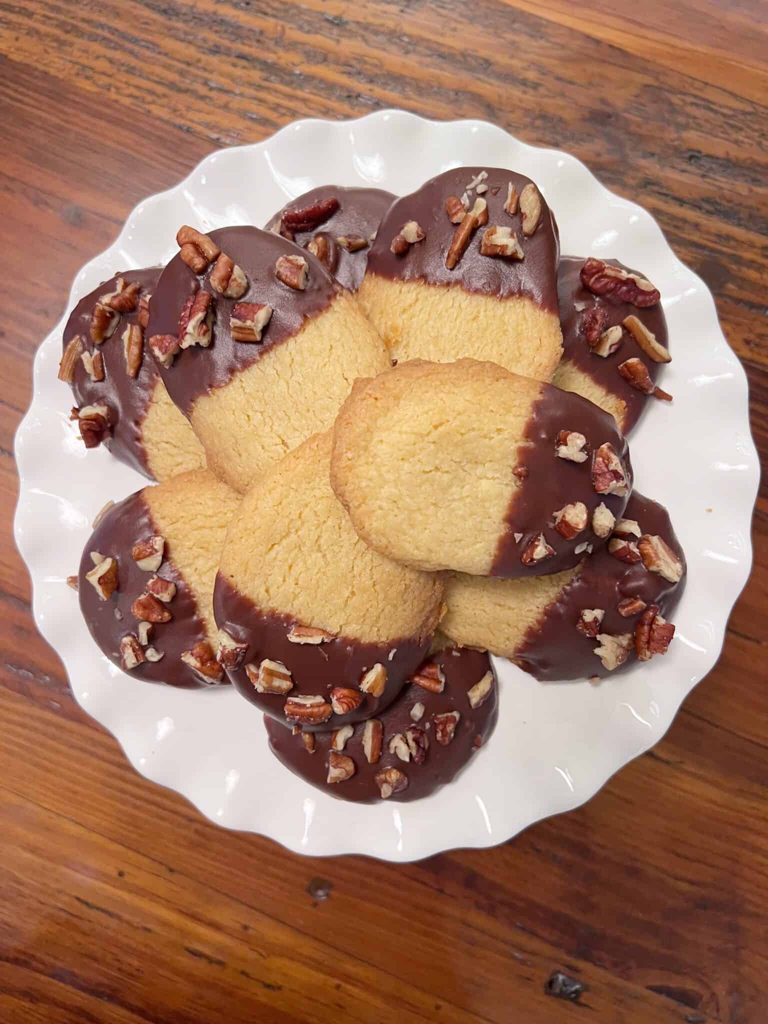 Sunday Sweet {ChocolateDipped Brown Sugar Shortbread Cookies} Dixie